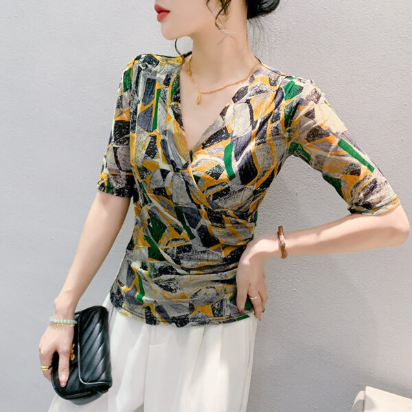 Casual Retro Standard Half Sleeve Regular V-neck All-match Bottoming Shirt - Image 2