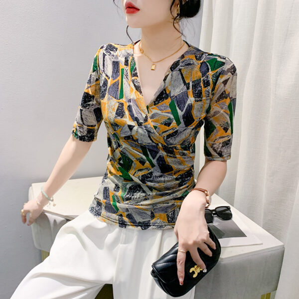 Casual Retro Standard Half Sleeve Regular V-neck All-match Bottoming Shirt - Image 5