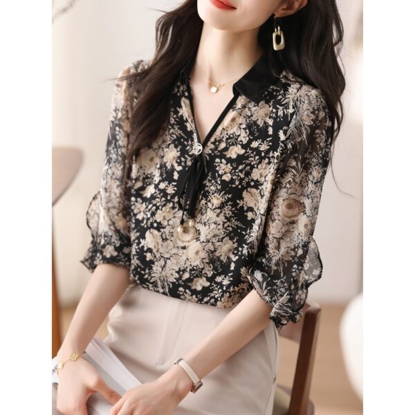 Middle-aged Mother Floral Shirt Top - Image 4